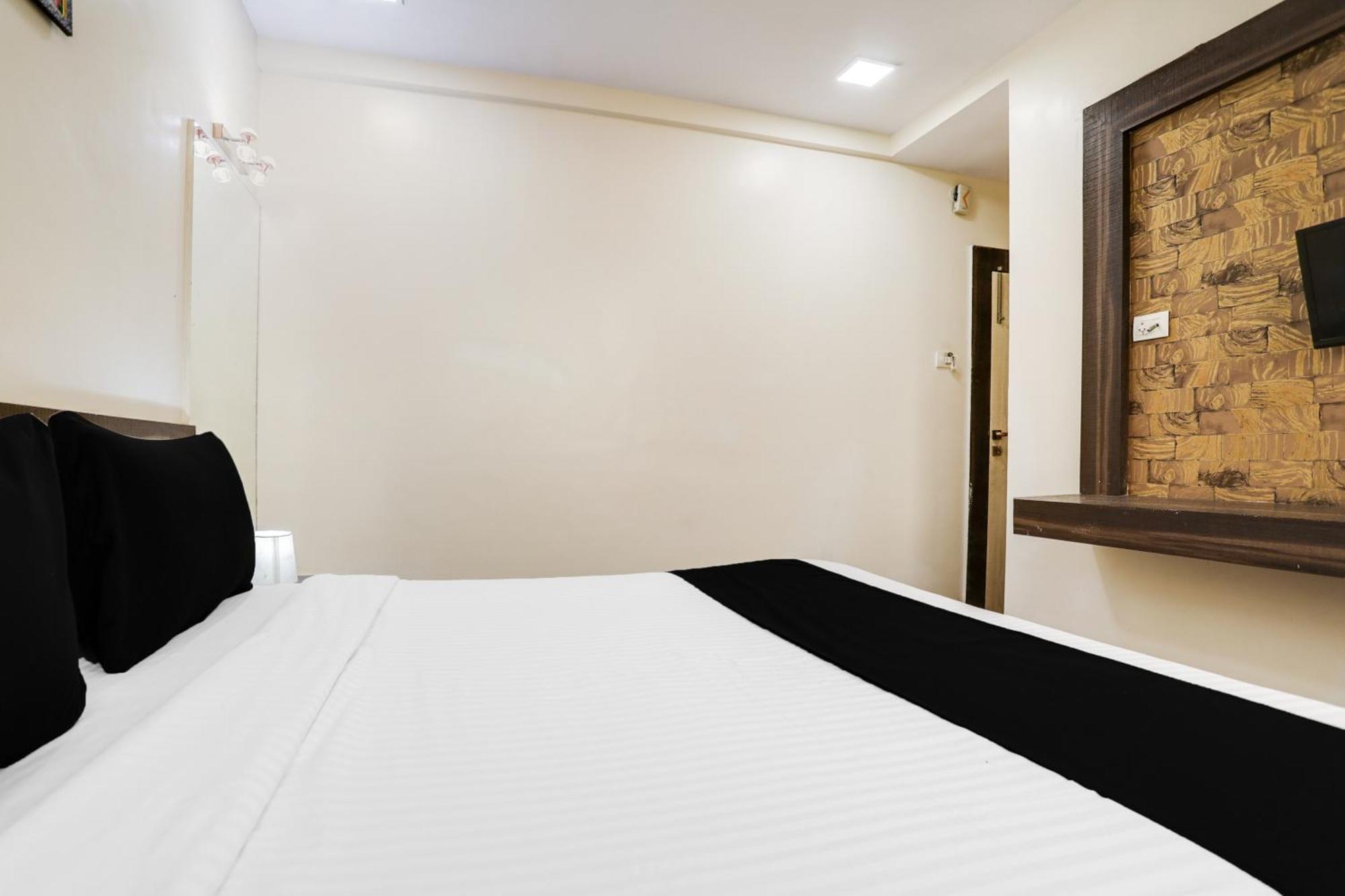Super Hotel O Palkhi Road Near Sai Baba Temple Formerly Netra Sai シルディ エクステリア 写真