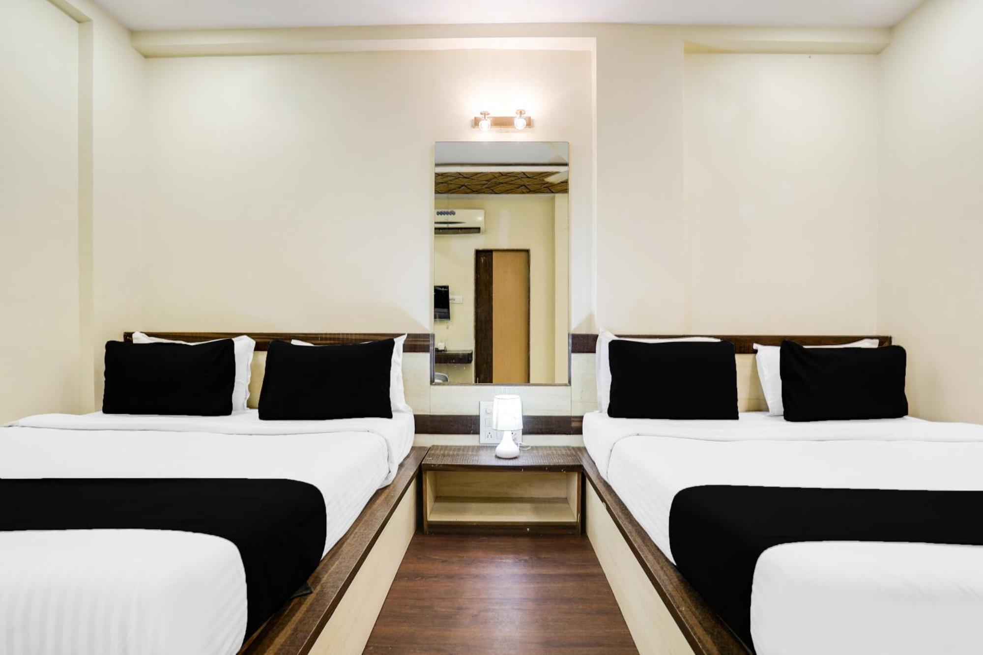 Super Hotel O Palkhi Road Near Sai Baba Temple Formerly Netra Sai シルディ エクステリア 写真