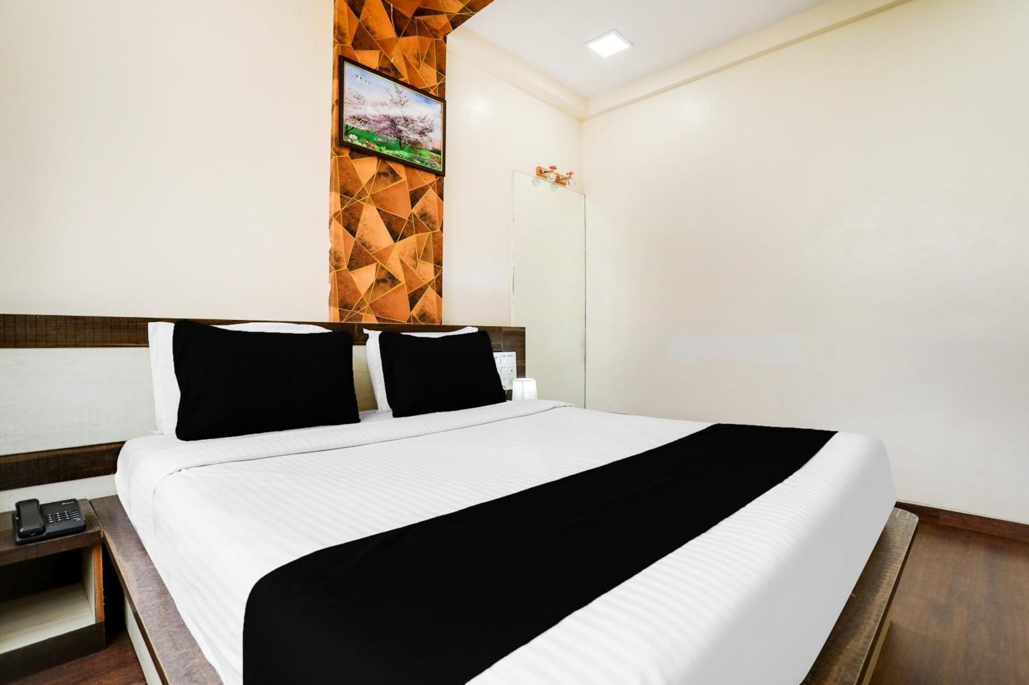 Super Hotel O Palkhi Road Near Sai Baba Temple Formerly Netra Sai シルディ エクステリア 写真