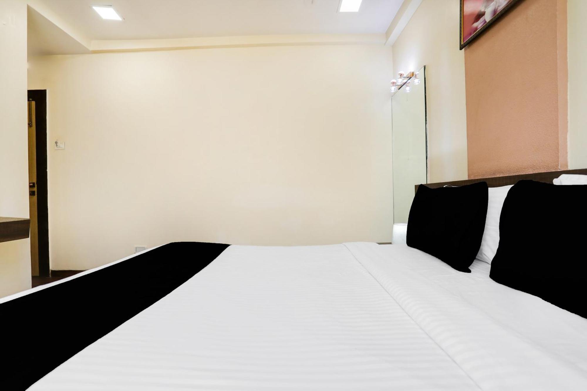 Super Hotel O Palkhi Road Near Sai Baba Temple Formerly Netra Sai シルディ エクステリア 写真