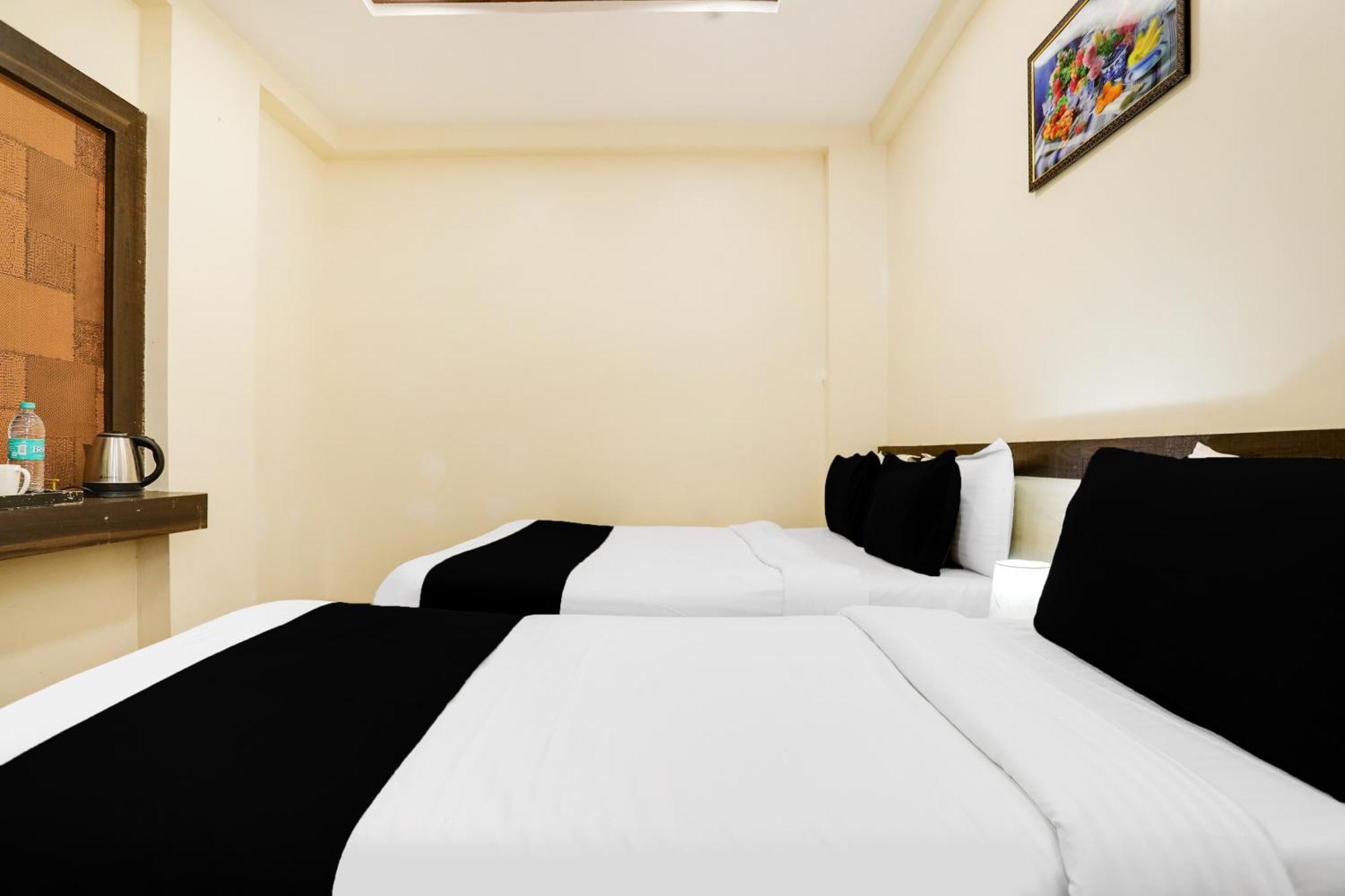 Super Hotel O Palkhi Road Near Sai Baba Temple Formerly Netra Sai シルディ エクステリア 写真