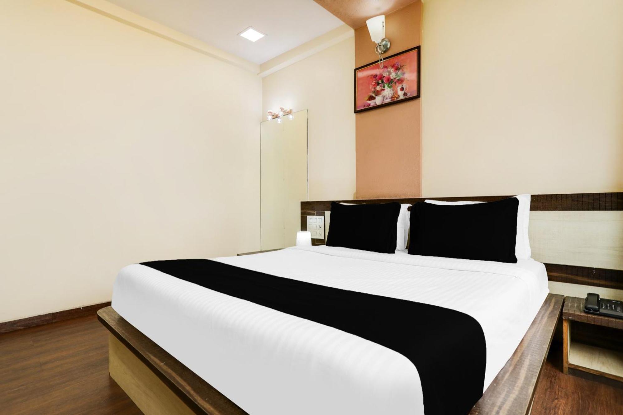 Super Hotel O Palkhi Road Near Sai Baba Temple Formerly Netra Sai シルディ エクステリア 写真
