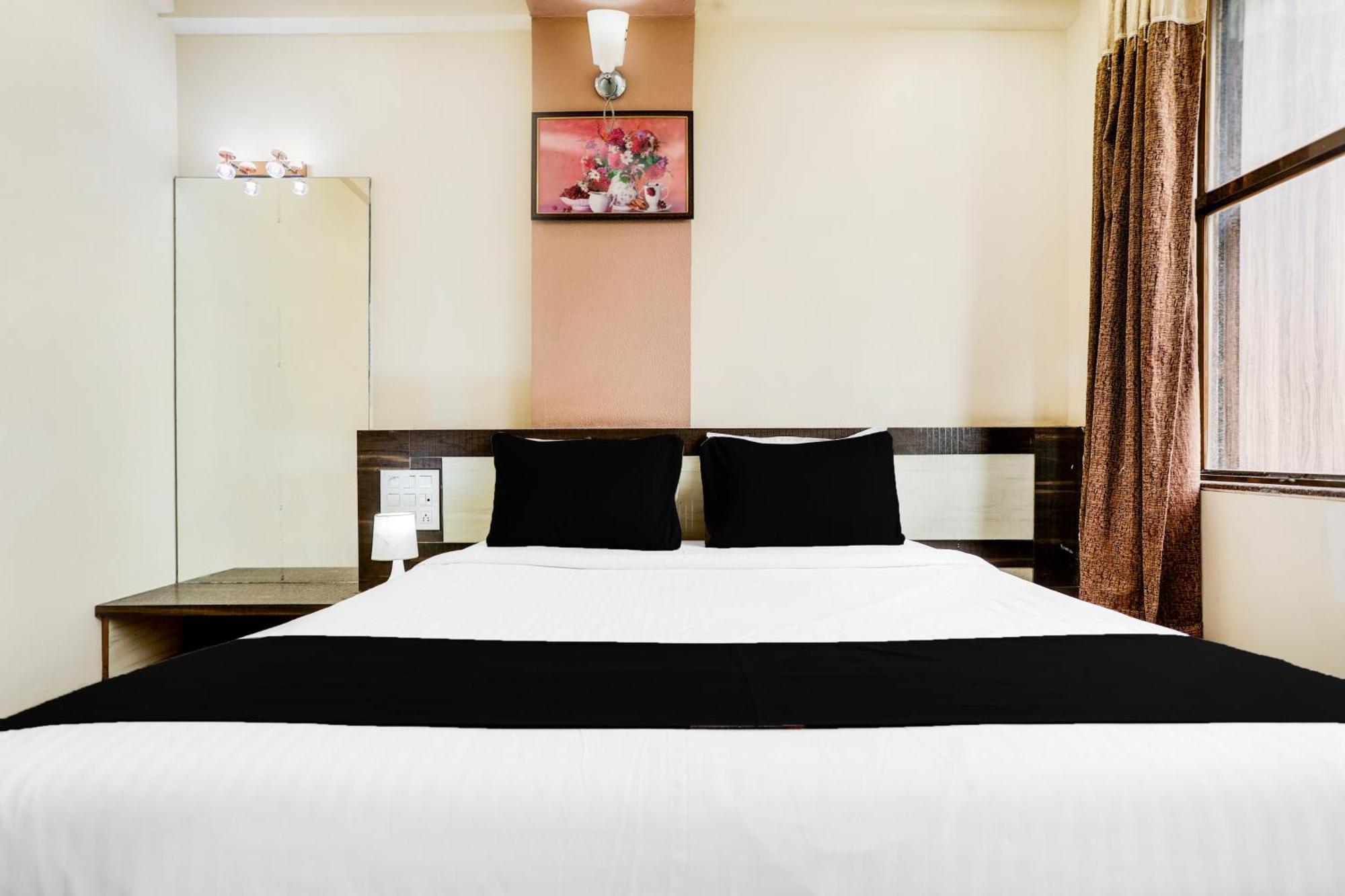Super Hotel O Palkhi Road Near Sai Baba Temple Formerly Netra Sai シルディ エクステリア 写真