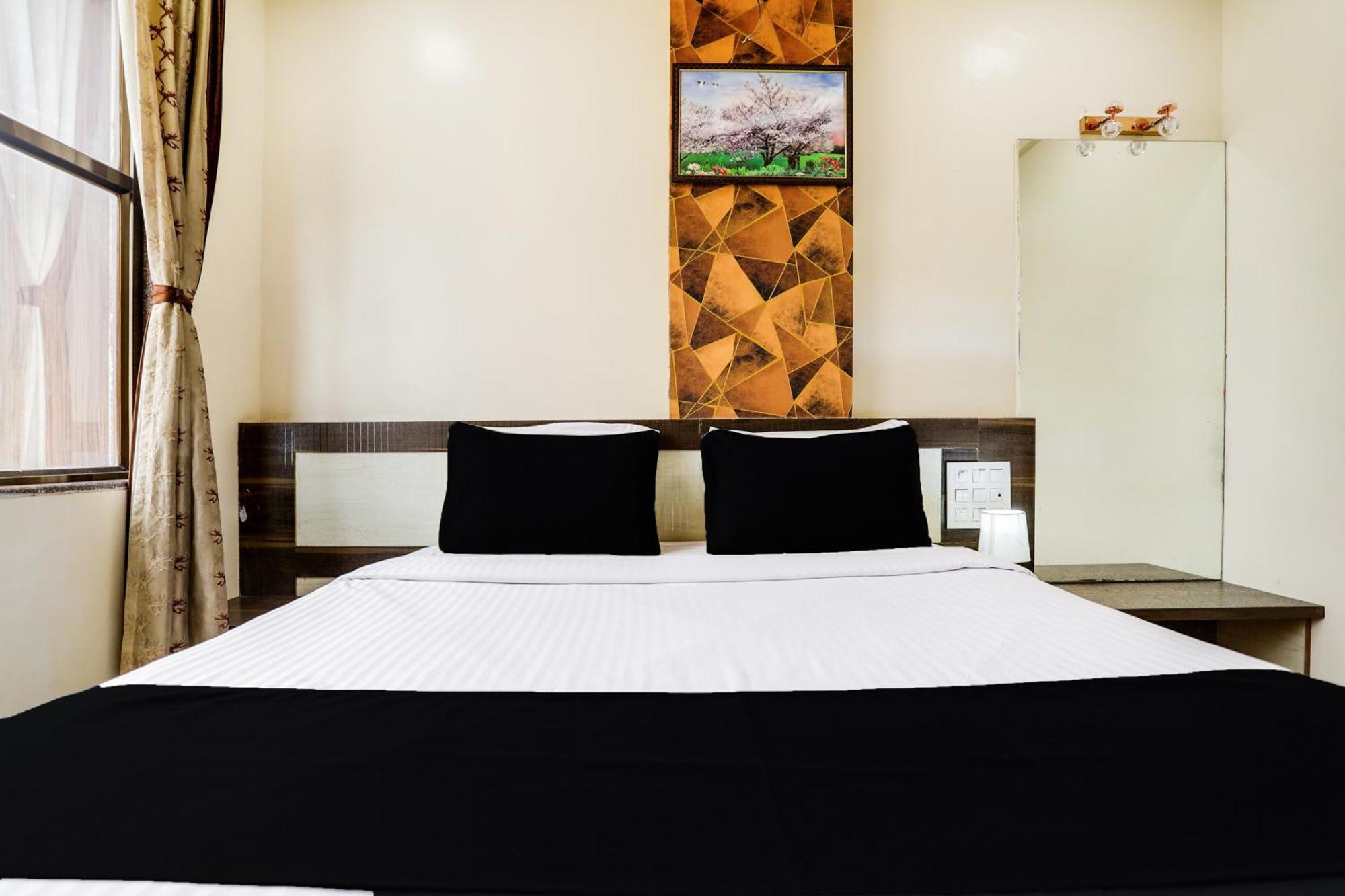 Super Hotel O Palkhi Road Near Sai Baba Temple Formerly Netra Sai シルディ エクステリア 写真
